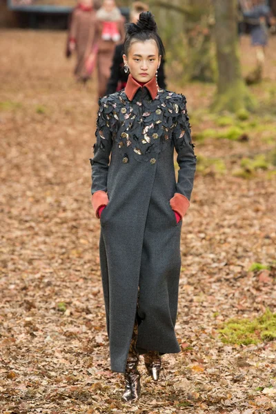 Look 27